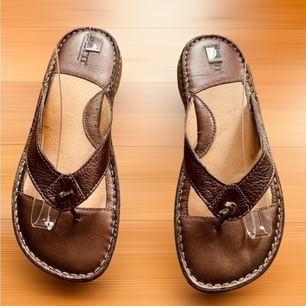 Born Hand Crafted Leather Thongs Metallic Copper Cushioned Sole Size 9